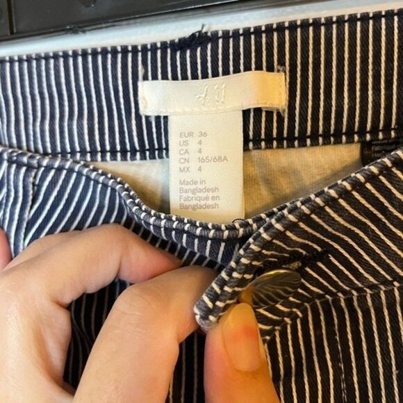 H&M Navy Blue and White Striped Shorts Size 4 - Picture 5 of 5